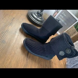 Black knit UGG’s